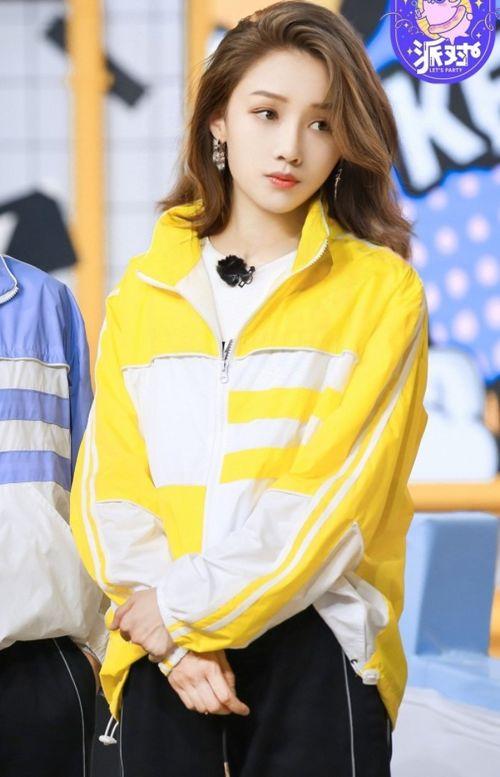 刘雨昕最新爆料戴口罩,揭秘明星日常防疫生活